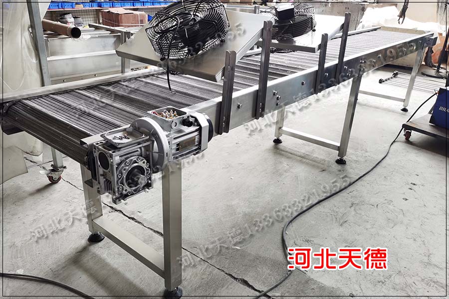 網(wǎng)帶輸送機